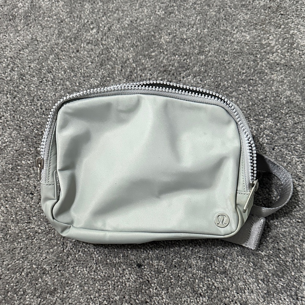 Lululemon Everywhere Belt Bag 1L Light Gray